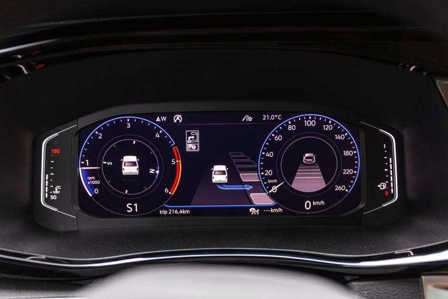 Панель приборов Volkswagen Multivan Bulli (T6.1) 2019 года  (фото 44 из 86)